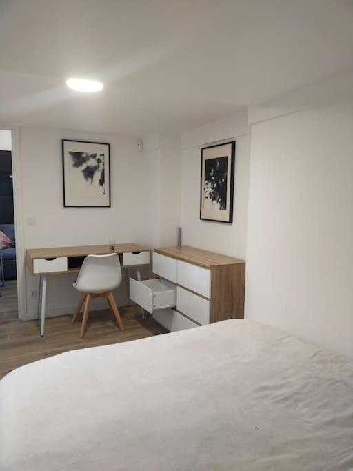 Appartamento 2 Piece Avec Terrasse Ensoleille Suresnes Esterno foto