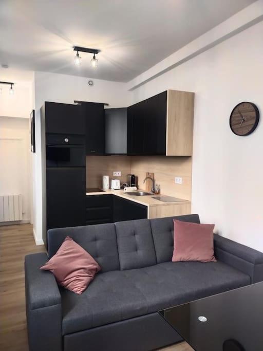 Appartamento 2 Piece Avec Terrasse Ensoleille Suresnes Esterno foto