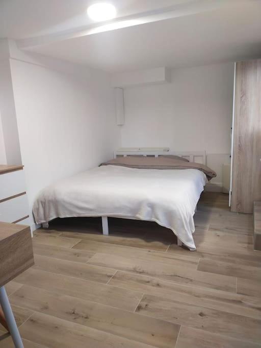 Appartamento 2 Piece Avec Terrasse Ensoleille Suresnes Esterno foto