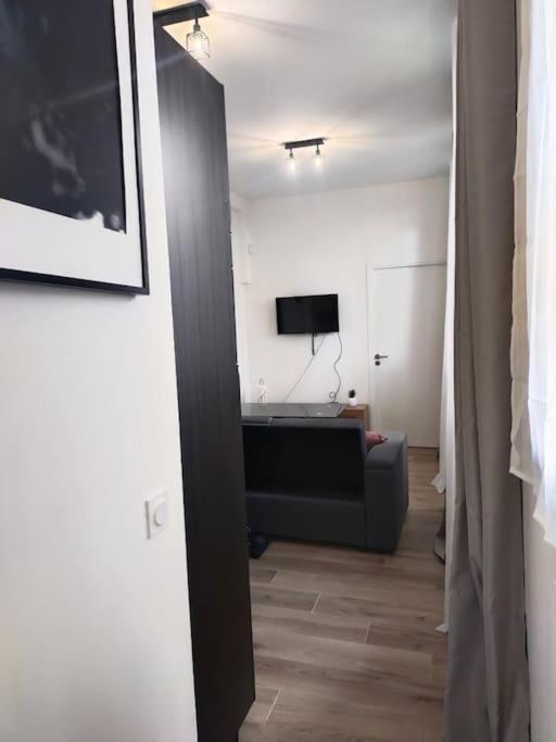 Appartamento 2 Piece Avec Terrasse Ensoleille Suresnes Esterno foto