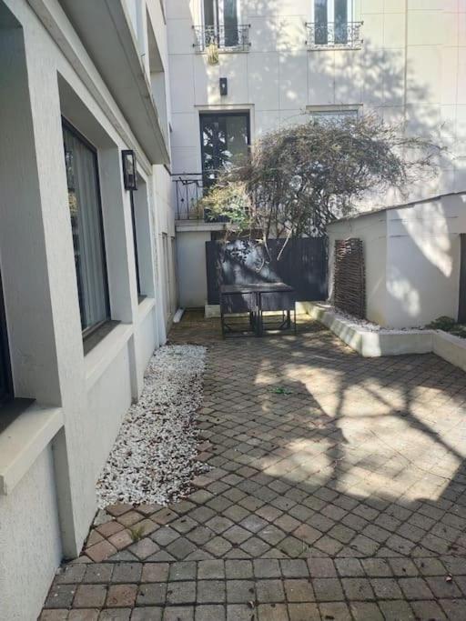 Appartamento 2 Piece Avec Terrasse Ensoleille Suresnes Esterno foto