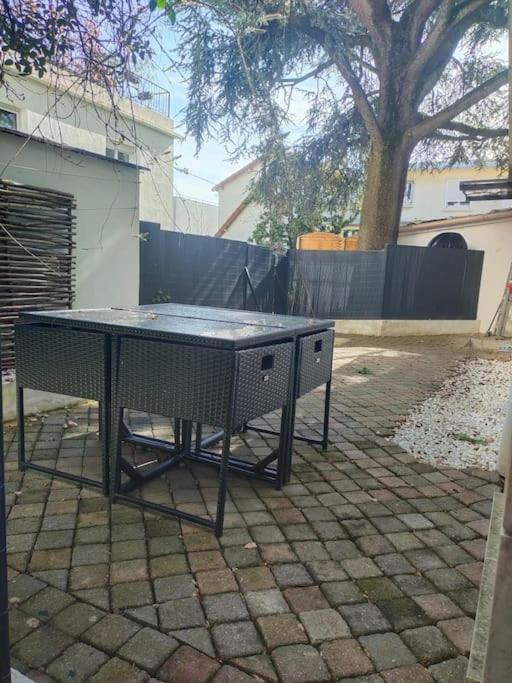 Appartamento 2 Piece Avec Terrasse Ensoleille Suresnes Esterno foto